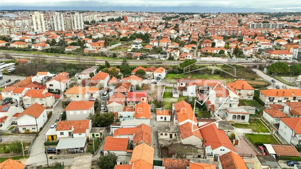 Villa with Two Apartments and Auxiliary Building for Sale in Zadar, Croatia - foto 25