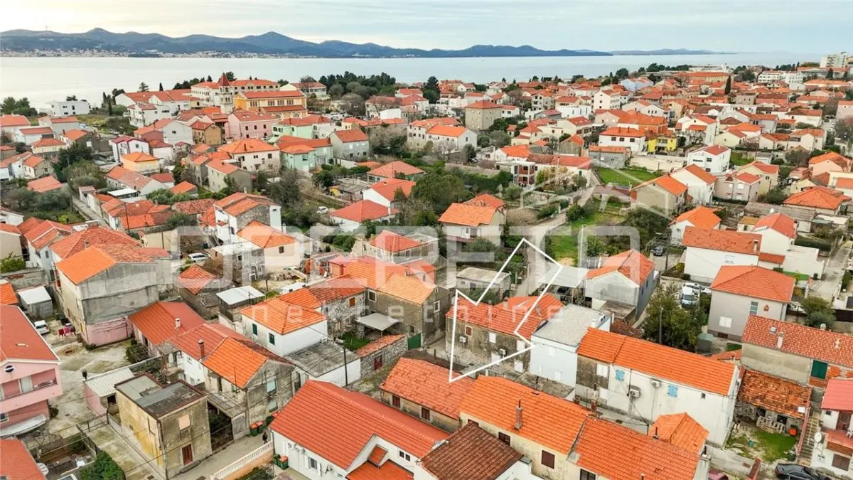 Villa with Two Apartments and Auxiliary Building for Sale in Zadar, Croatia - foto 5