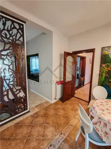 Tatarasi str. Stejar Vila Lux 200mp anul 2010 teren 426mp - Iasi