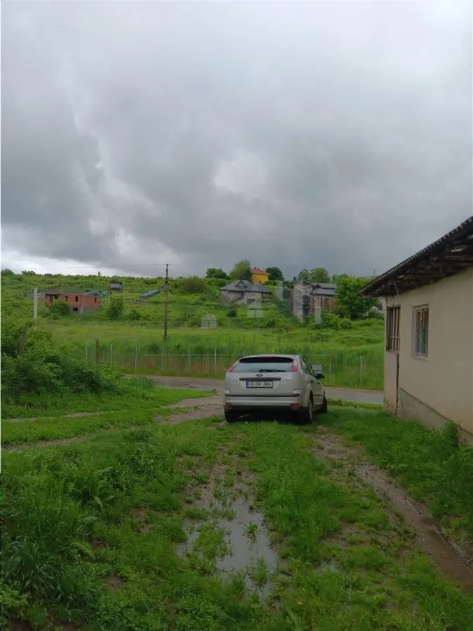 Manta Rosie Hlincea Casa parter din caramida 81mp si teren 616mp - foto 1