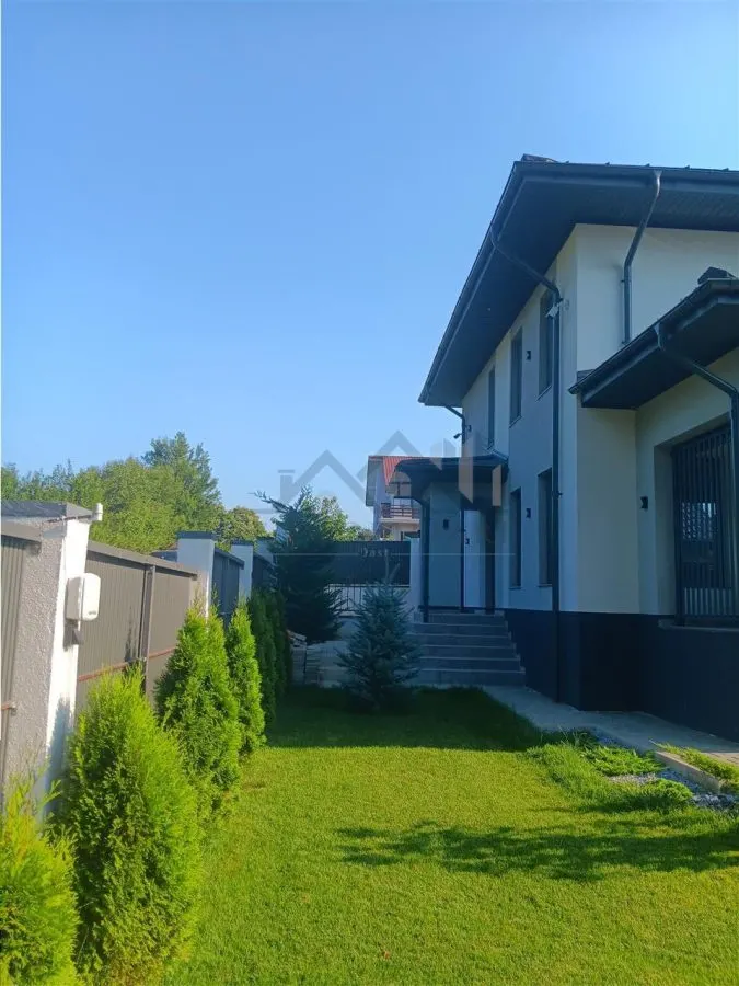 Barnova VILA LUX in spatele Primariei zona exclusivista cu padure - foto 2