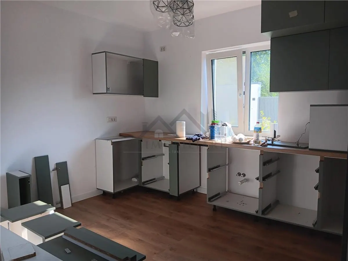 Barnova VILA LUX in spatele Primariei zona exclusivista cu padure - foto 11