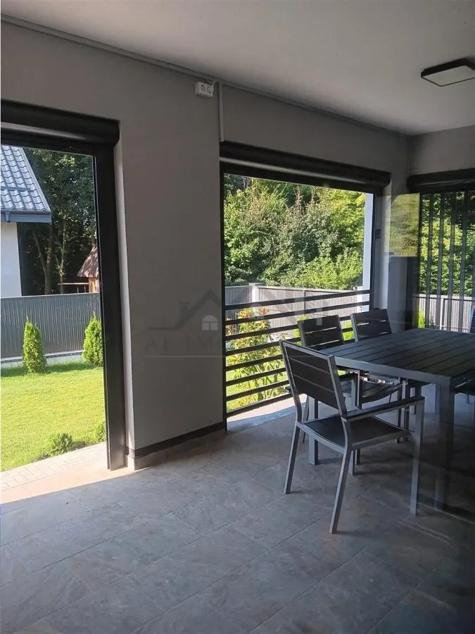 Barnova VILA LUX in spatele Primariei zona exclusivista cu padure - foto 13