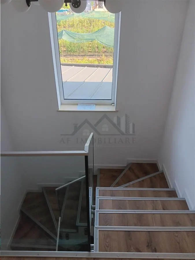 Barnova VILA LUX in spatele Primariei zona exclusivista cu padure - foto 14