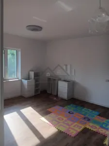 Barnova VILA LUX in spatele Primariei zona exclusivista cu padure - foto 16