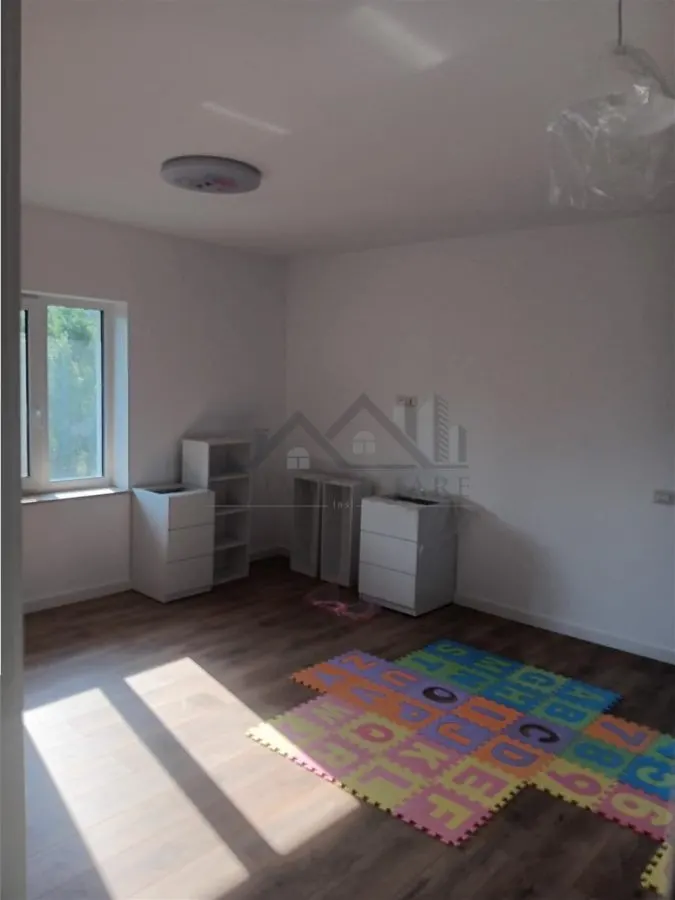 Barnova VILA LUX in spatele Primariei zona exclusivista cu padure - foto 16