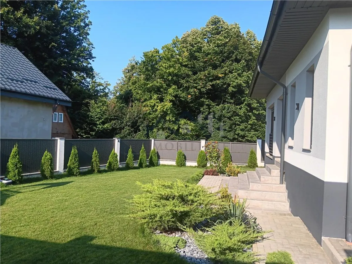 Barnova VILA LUX in spatele Primariei zona exclusivista cu padure - foto 6