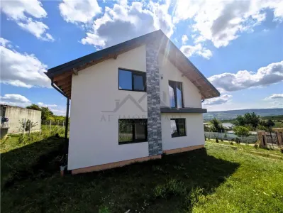 Casa noua, mobilata, 5 camere, teren 404 sau 1000 mp Chicerea - Iasi