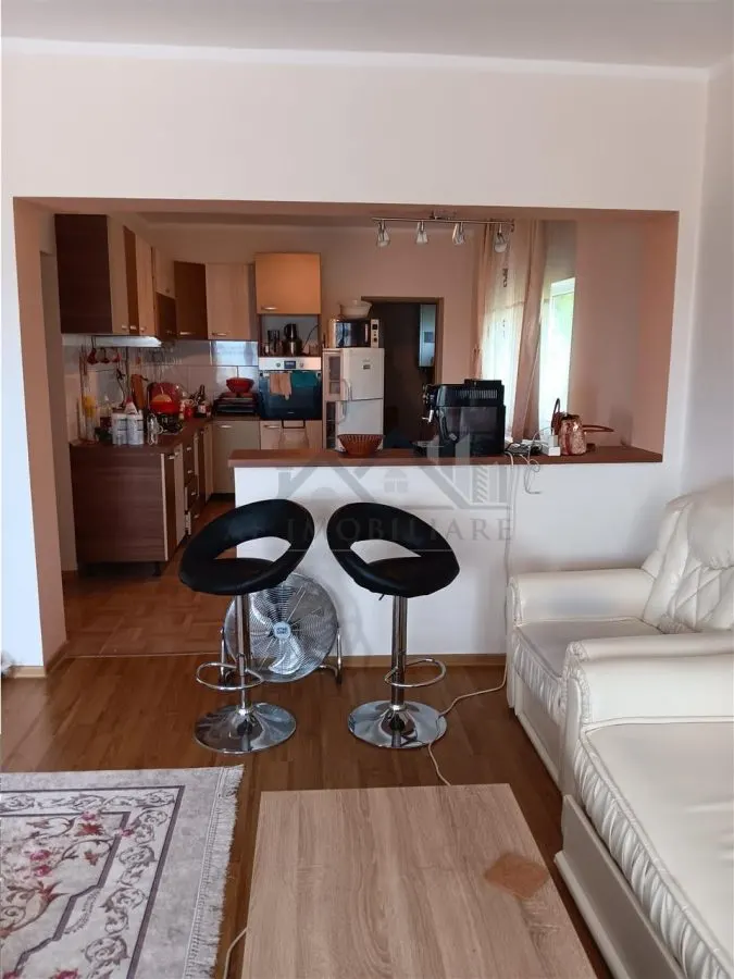 Tomesti Vila P+E SU=236mp 5 dormitoare living doua bai garaj TEREN 1347mp amenajat - foto 4