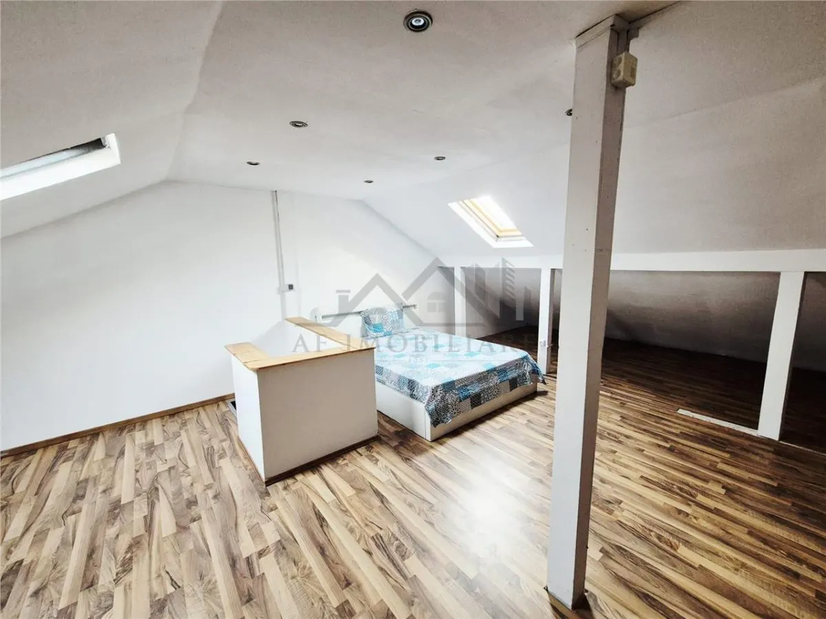 Casa de inchiriat cu priveliste frumoasa - foto 7