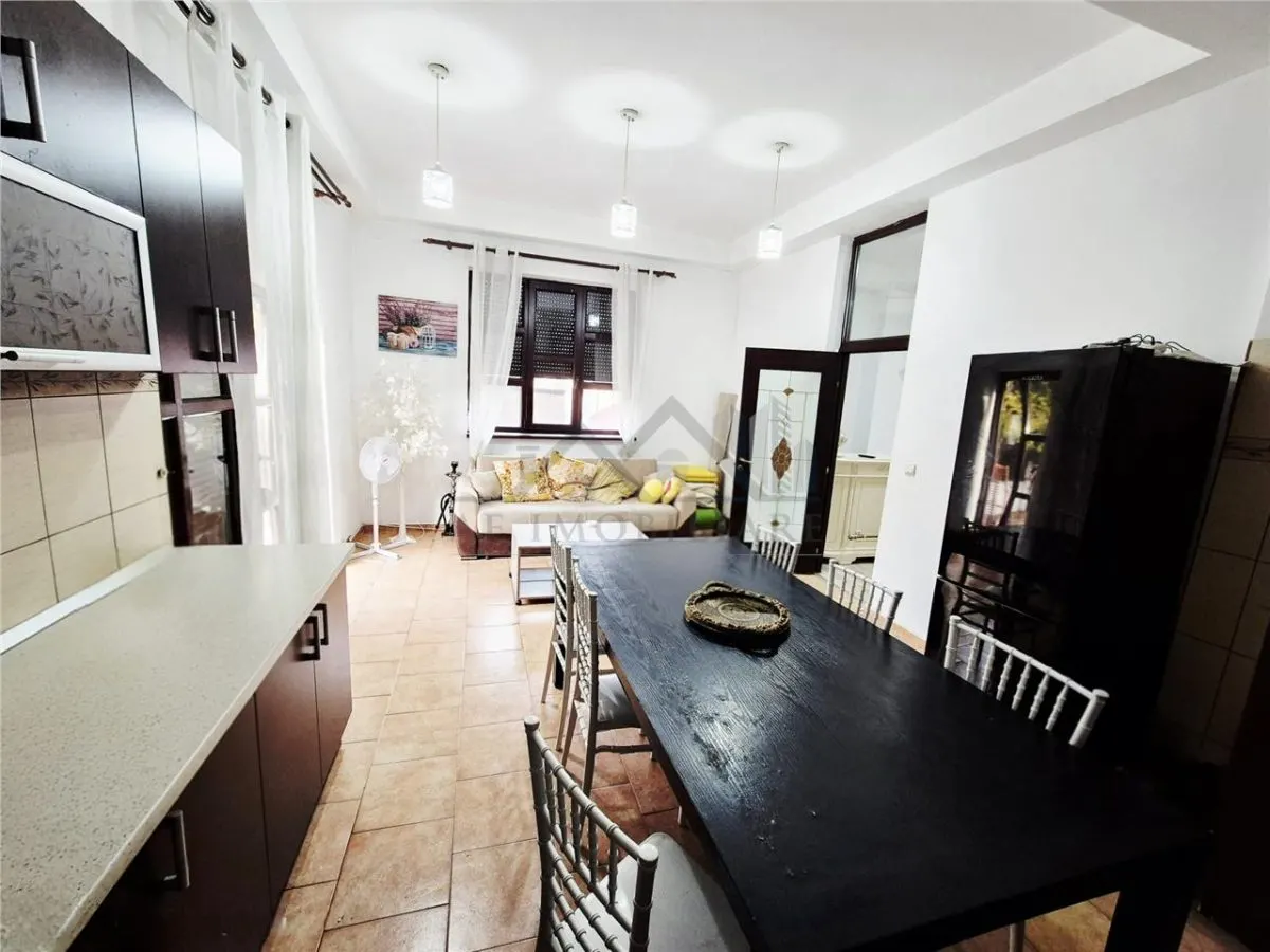 Casa de inchiriat cu priveliste frumoasa - foto 9