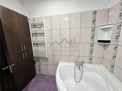 Casa de inchiriat cu priveliste frumoasa - foto 10