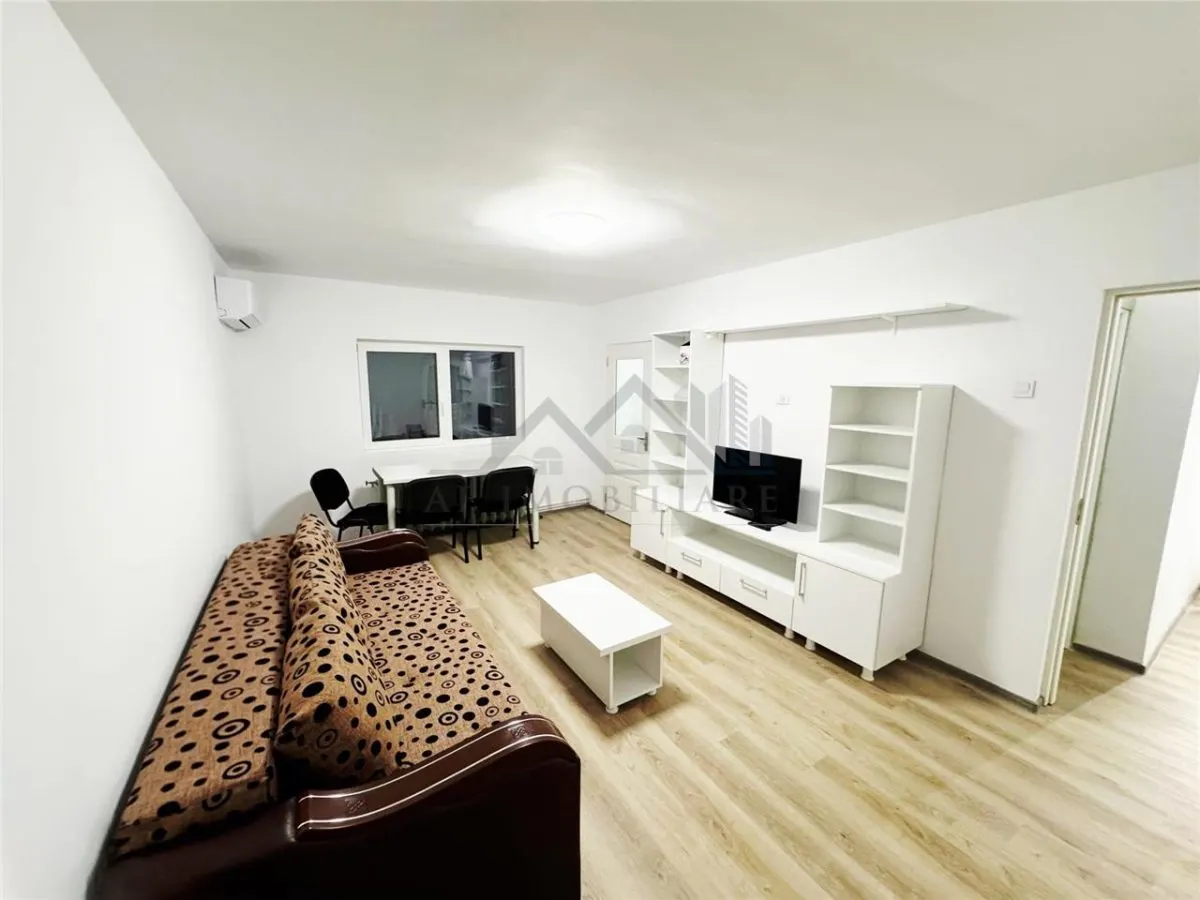 Apartament cu 3 camere de inchiriat - foto 1
