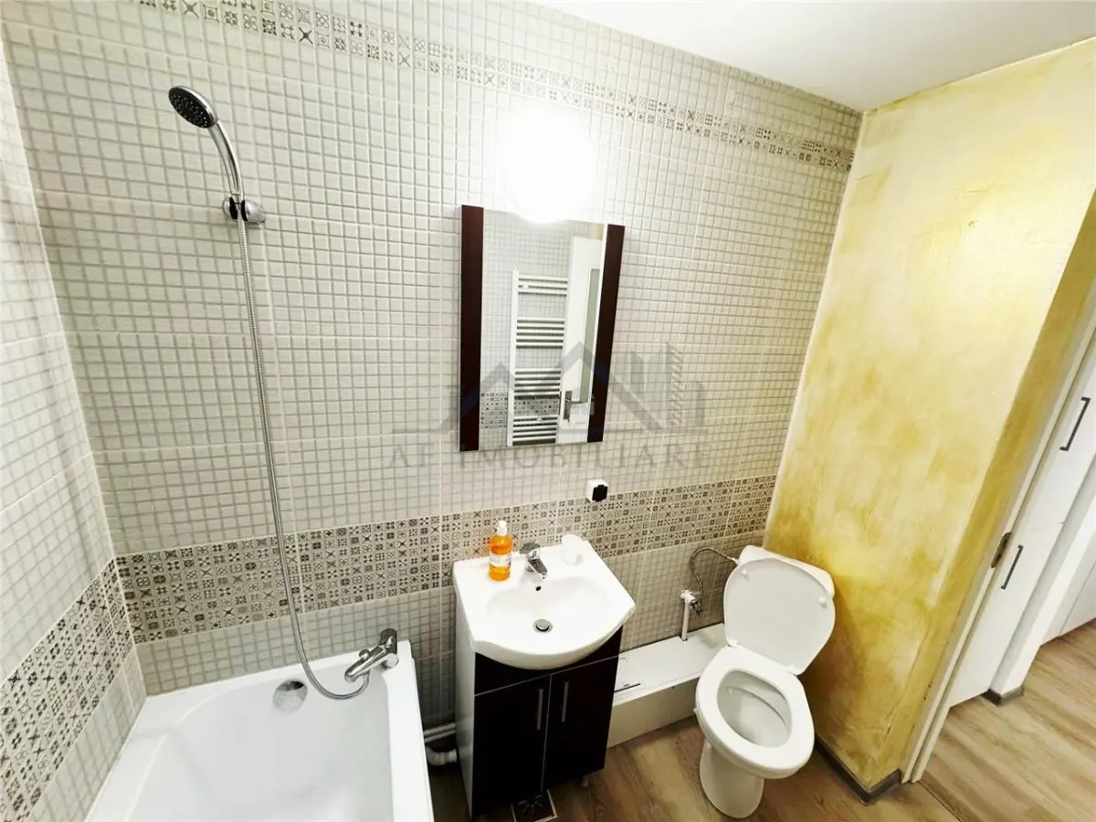 Apartament cu 3 camere de inchiriat - foto 12