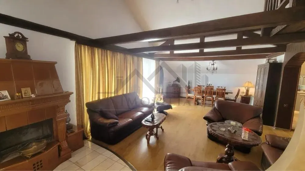 Copou, Sararie , Vila P+E su.= 240mp C2 = 31mp C3 = 19mp TEREN = 481mp cu posibilitate de inca 220mp - foto 2