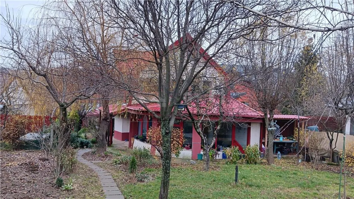 Ocazie! Barnova str Principala Vila P+1+M 225mp Teren 600mp amenajat - foto 1