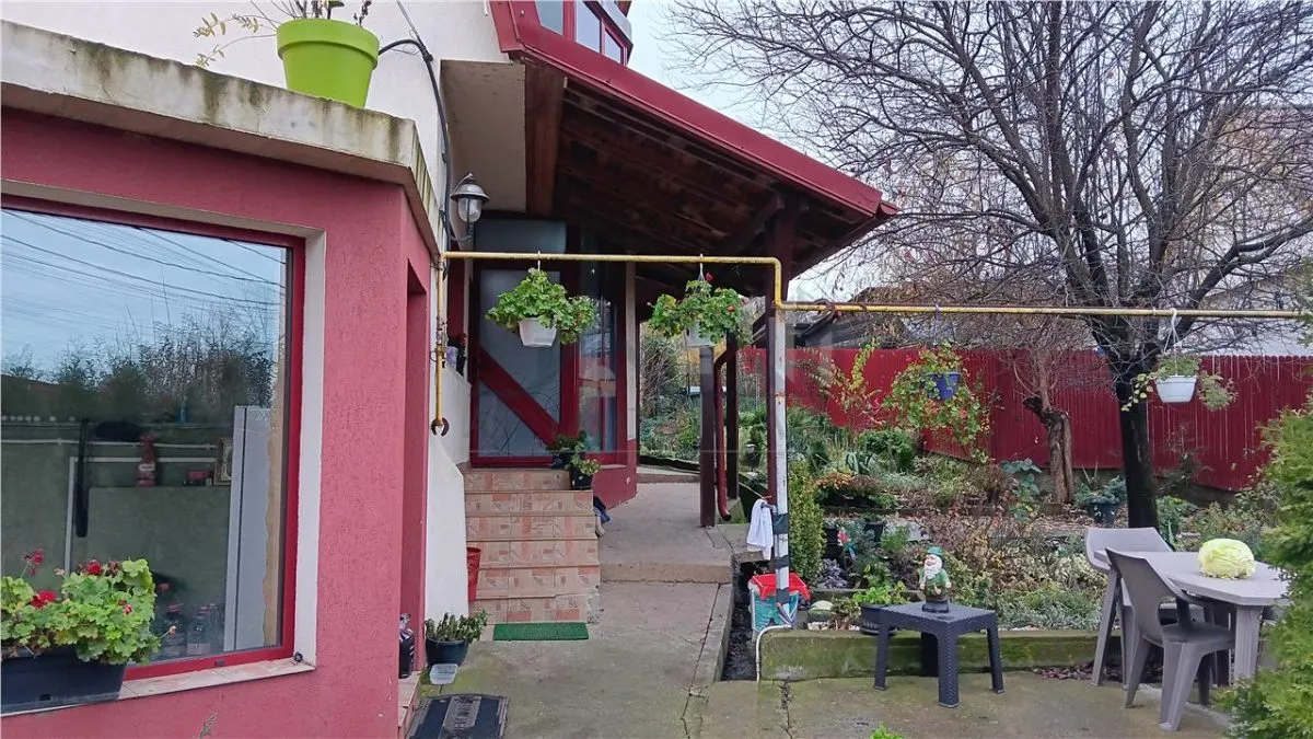 Ocazie! Barnova str Principala Vila P+1+M 225mp Teren 600mp amenajat - foto 2