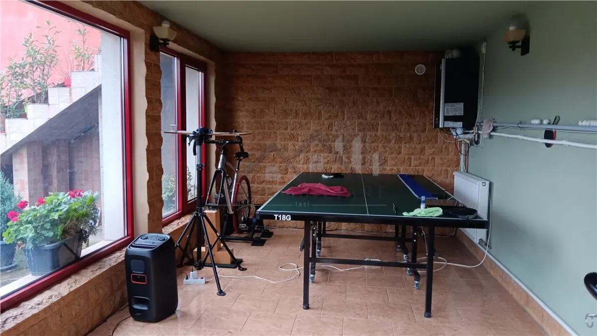 Ocazie! Barnova str Principala Vila P+1+M 225mp Teren 600mp amenajat - foto 5