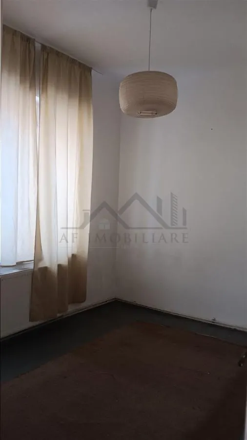 Tatarasi zona Piata Chirila teren 576mp cu casa si anexe (pretabil si privatizare) - foto 4