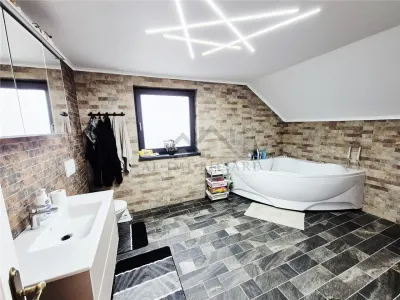 Casa de vanzare cu priveliste frumoasa - foto 16