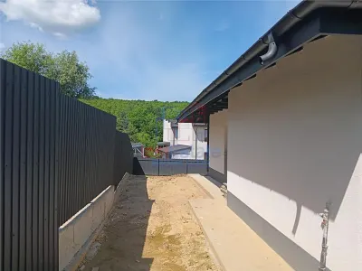 LA CHEIE! Visan Barnova CASA parter 100mp TEREN 400mp toate utilitatile - foto 5