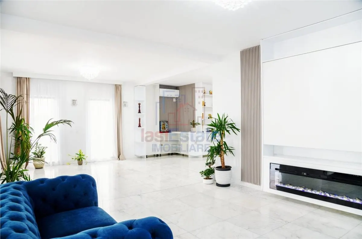 Casa intr-o zona linistita cu garaj si teren-1091 mp - foto 1