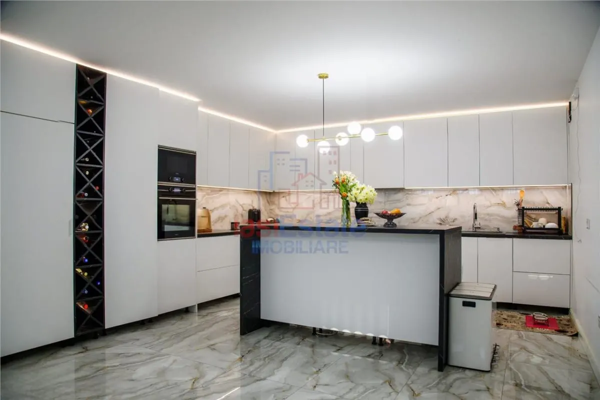 Casa intr-o zona linistita cu garaj si teren-1091 mp - foto 13