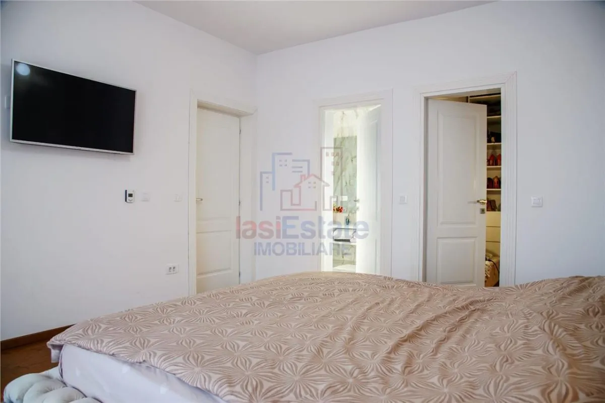 Casa intr-o zona linistita cu garaj si teren-1091 mp - foto 7