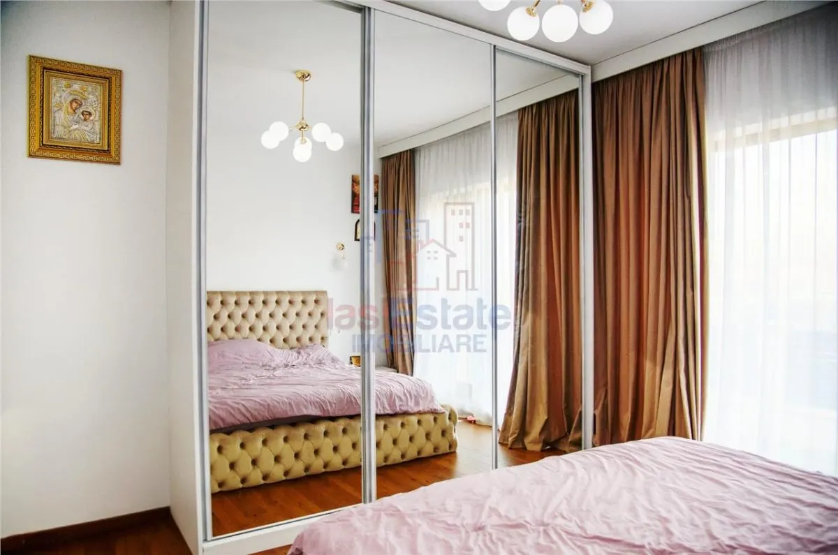 Casa intr-o zona linistita cu garaj si teren-1091 mp - foto 10