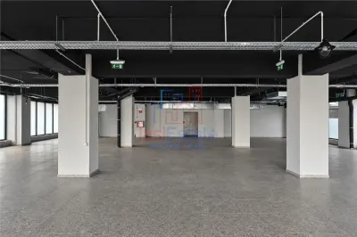 Spatiu Comercial 435 mp - Suprafata Generoasa - Iasi