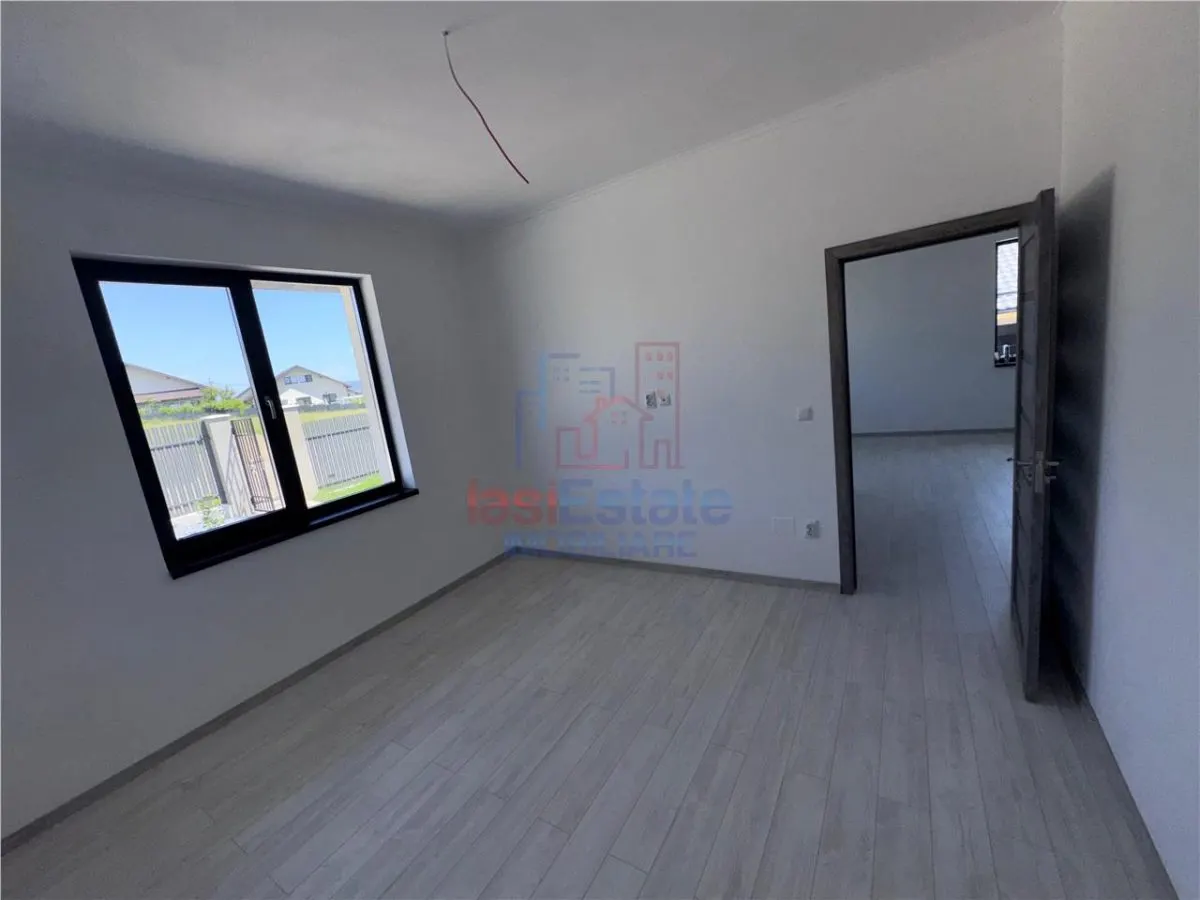House / villa for sale 91 sqm in Iasi, Valea Adanca area - foto 9