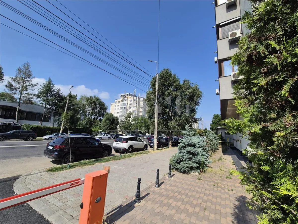 Apartament cu 3 camere de vanzare - foto 15