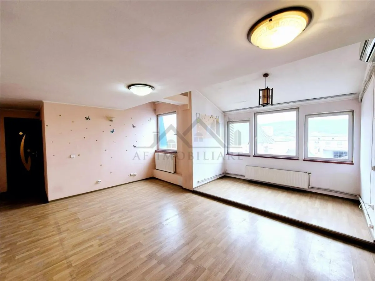 Apartament cu 2 camere de vanzare - foto 2