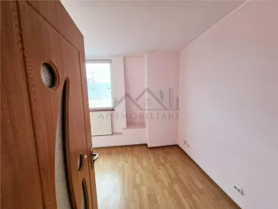 Apartament cu 2 camere de vanzare - foto 5