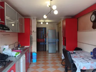 Bloc din 1990 - Bd Poitiers Etajul 1 - Apartament 3 camere - Iasi
