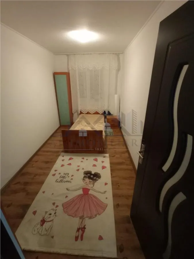 Apartament 4 camere Podu Ros zona Bd Tutora - foto 5