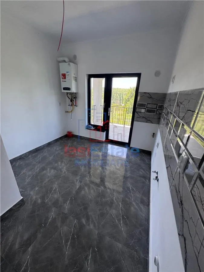 House / villa for sale 91 sqm in Iasi, Cug area - foto 6