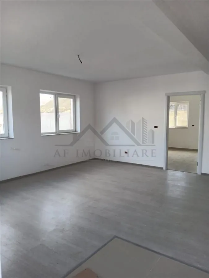 Mutare imediata! LIBERA - LA CHEIE Visani vila P+1 duplex la str. Principala - foto 3