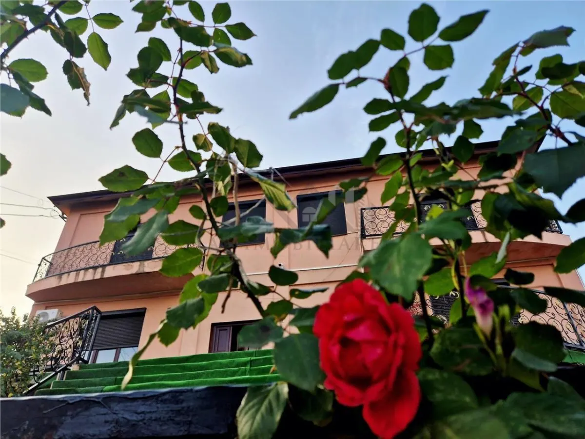 Casa tip duplex spatioasa cu garaj - foto 1