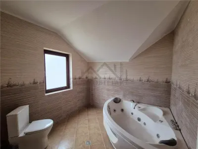 Casa de vanzare individuala cu garaj in Bucium - foto 11