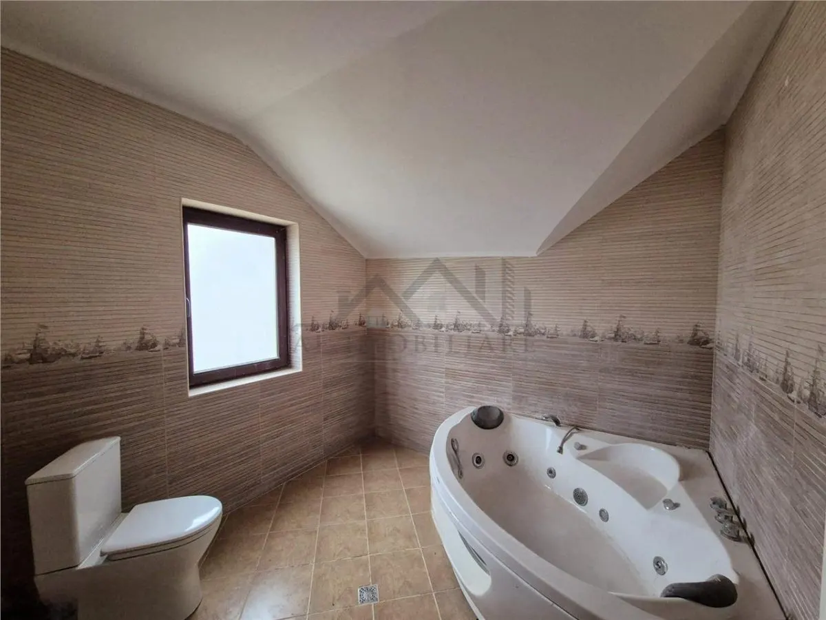 Casa de vanzare individuala cu garaj in Bucium - foto 11