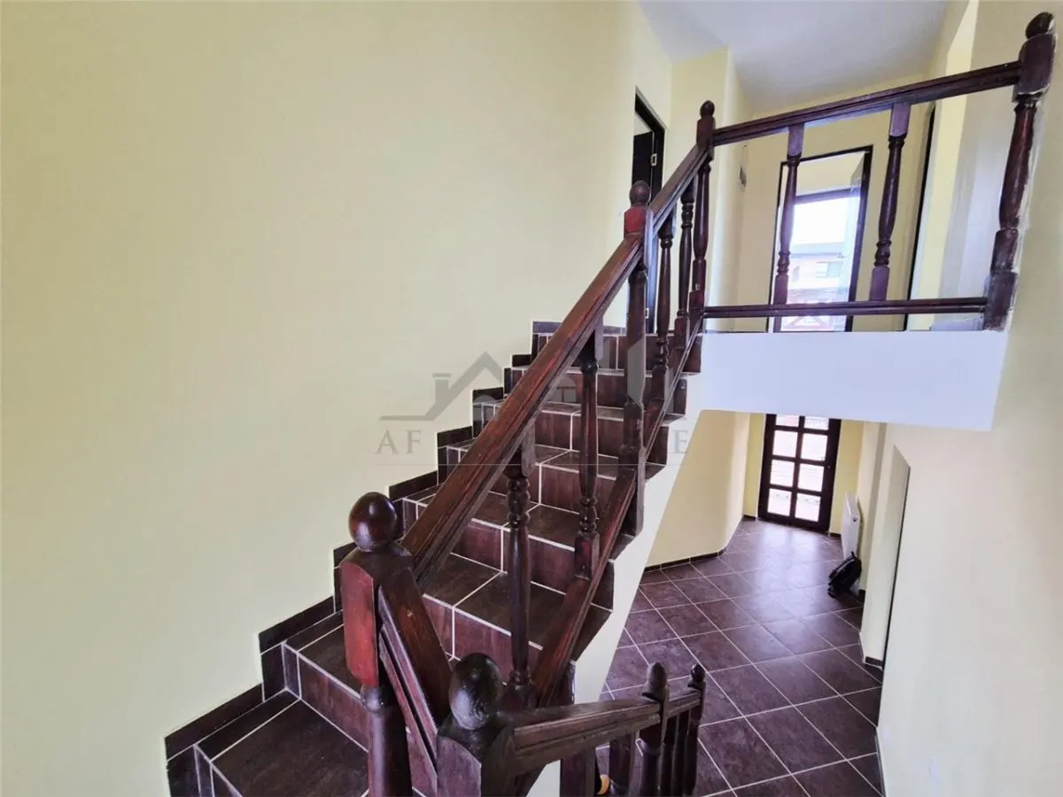 Casa de vanzare individuala cu garaj in Bucium - foto 12