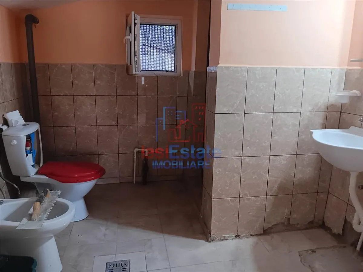Vorovesti str Principala TEREN 1200mp cu CASA batraneasca 64mp toate utilitatile - foto 11