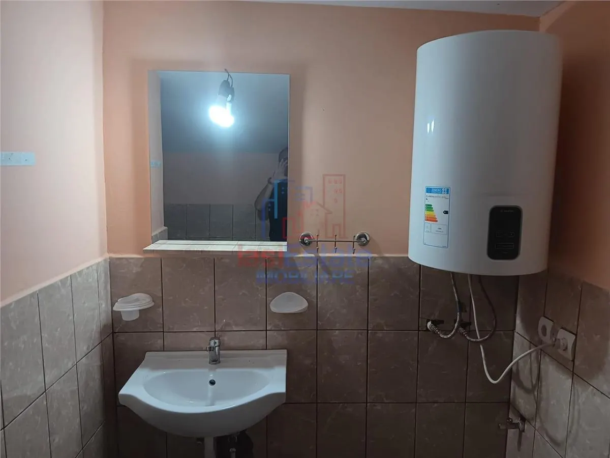 Vorovesti str Principala TEREN 1200mp cu CASA batraneasca 64mp toate utilitatile - foto 12