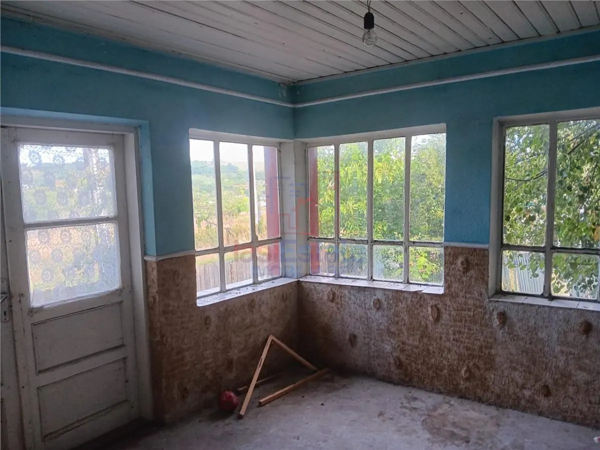 Vorovesti str Principala TEREN 1200mp cu CASA batraneasca 64mp toate utilitatile - foto 13