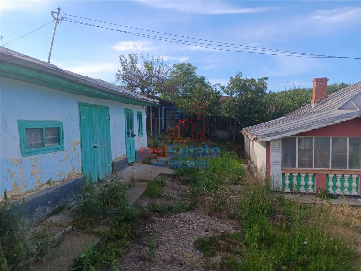 Vorovesti str Principala TEREN 1200mp cu CASA batraneasca 64mp toate utilitatile - foto 3