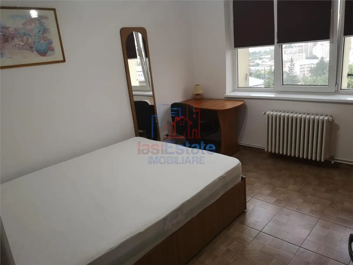 Apartment with 2 bedrooms for sale 45 sqm in Iasi, Podul de Fier area - foto 1