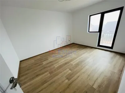 Apartament cu 2 camere decomandat, zona Capat Cug - foto 2