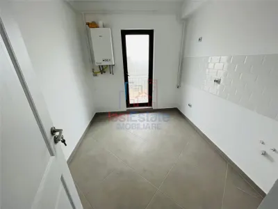 Apartament cu 2 camere decomandat, zona Capat Cug - foto 4