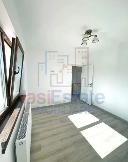 House / villa for sale 100 sqm in Iasi, Cug area - foto 13